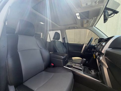Used 2017 Toyota 4Runner SR5 Premium AWD/4WD image 6