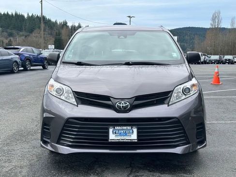 Used 2020 Toyota Sienna L image 7