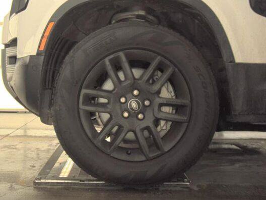 Used 2023 Land Rover Defender 130 SE AWD/4WD image 9