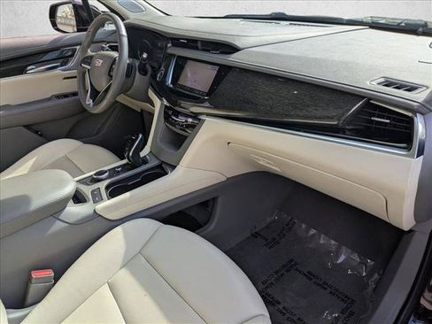 Used 2020 Cadillac XT6 Premium Luxury FWD image 24