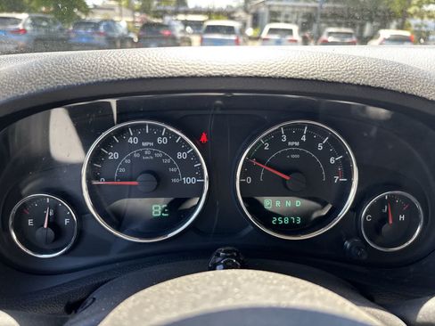 Used 2014 Jeep Wrangler Unlimited Rubicon w/ Connectivity Group AWD/4WD image 11