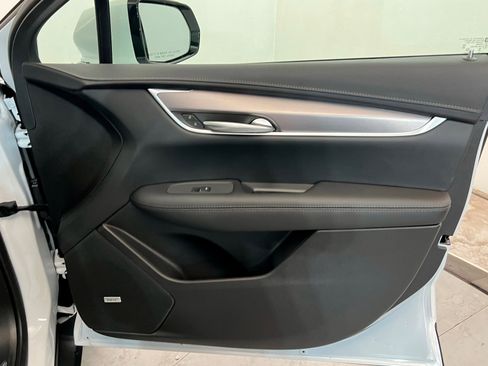 New 2025 Cadillac XT5 Luxury image 24