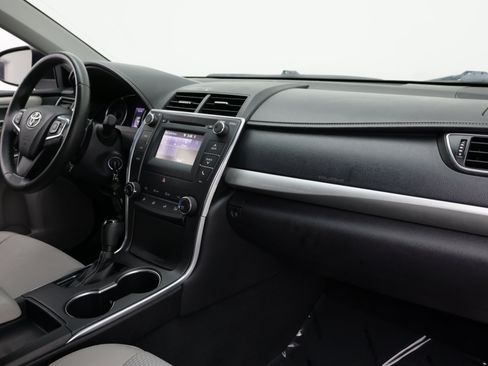 Used 2017 Toyota Camry SE FWD image 33