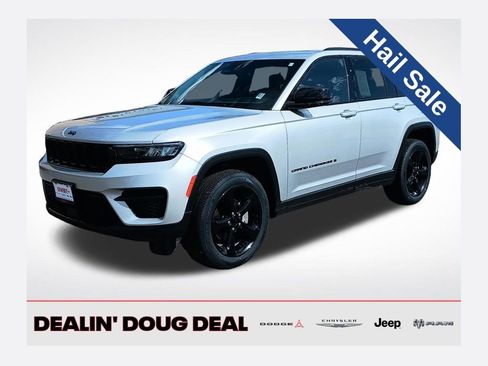 Used 2023 Jeep Grand Cherokee Altitude image 1