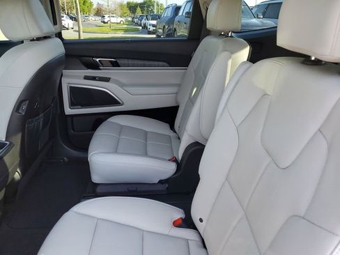 Certified 2023 Kia Telluride EX w/ EX Captain's Chair Package image 12