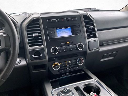 Used 2018 Ford Expedition XLT image 9