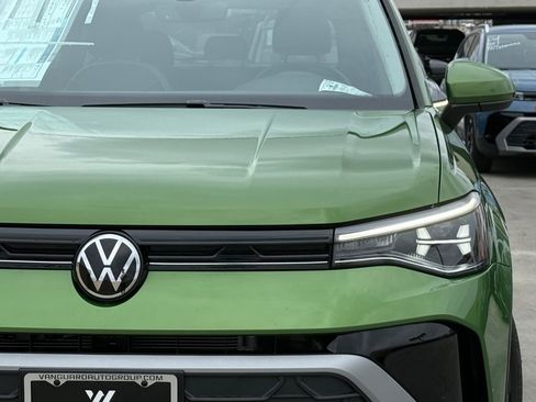 New 2026 Volkswagen Taos SE image 3