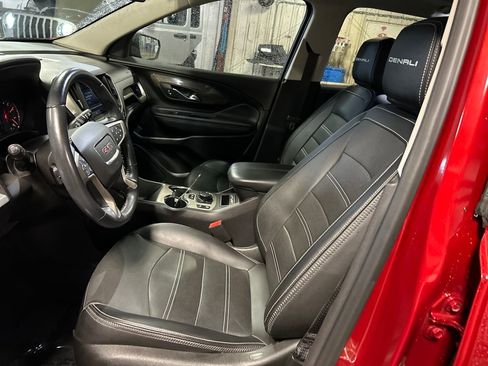 Used 2022 GMC Terrain Denali w/ Denali Premium Package image 16