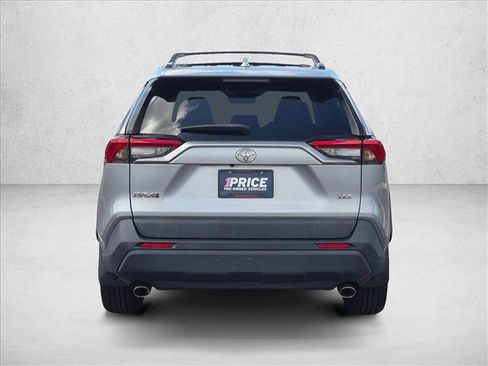 Used 2021 Toyota RAV4 XLE Premium FWD image 7