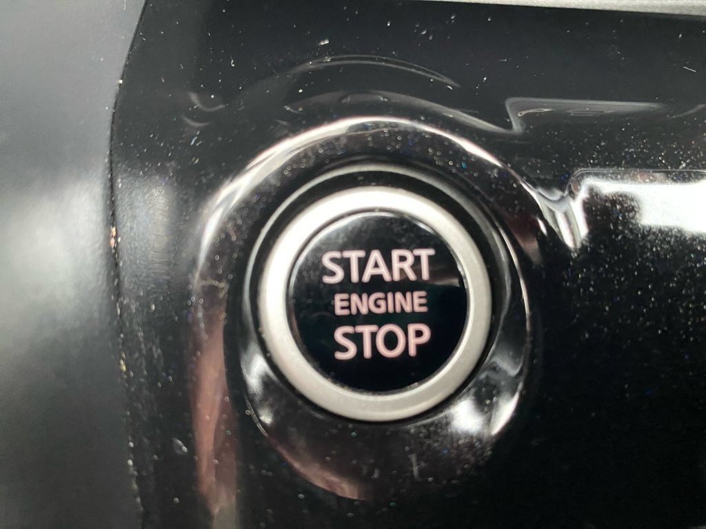 Used 2025 Nissan Versa SV FWD image 34