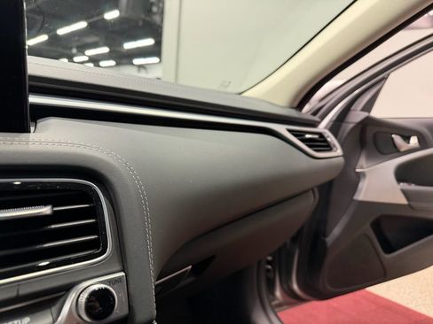 Used 2023 Genesis G70 2.0T image 42