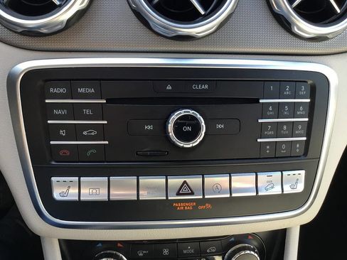 Used 2019 Mercedes-Benz GLA 250 4MATIC w/ Premium Package image 34