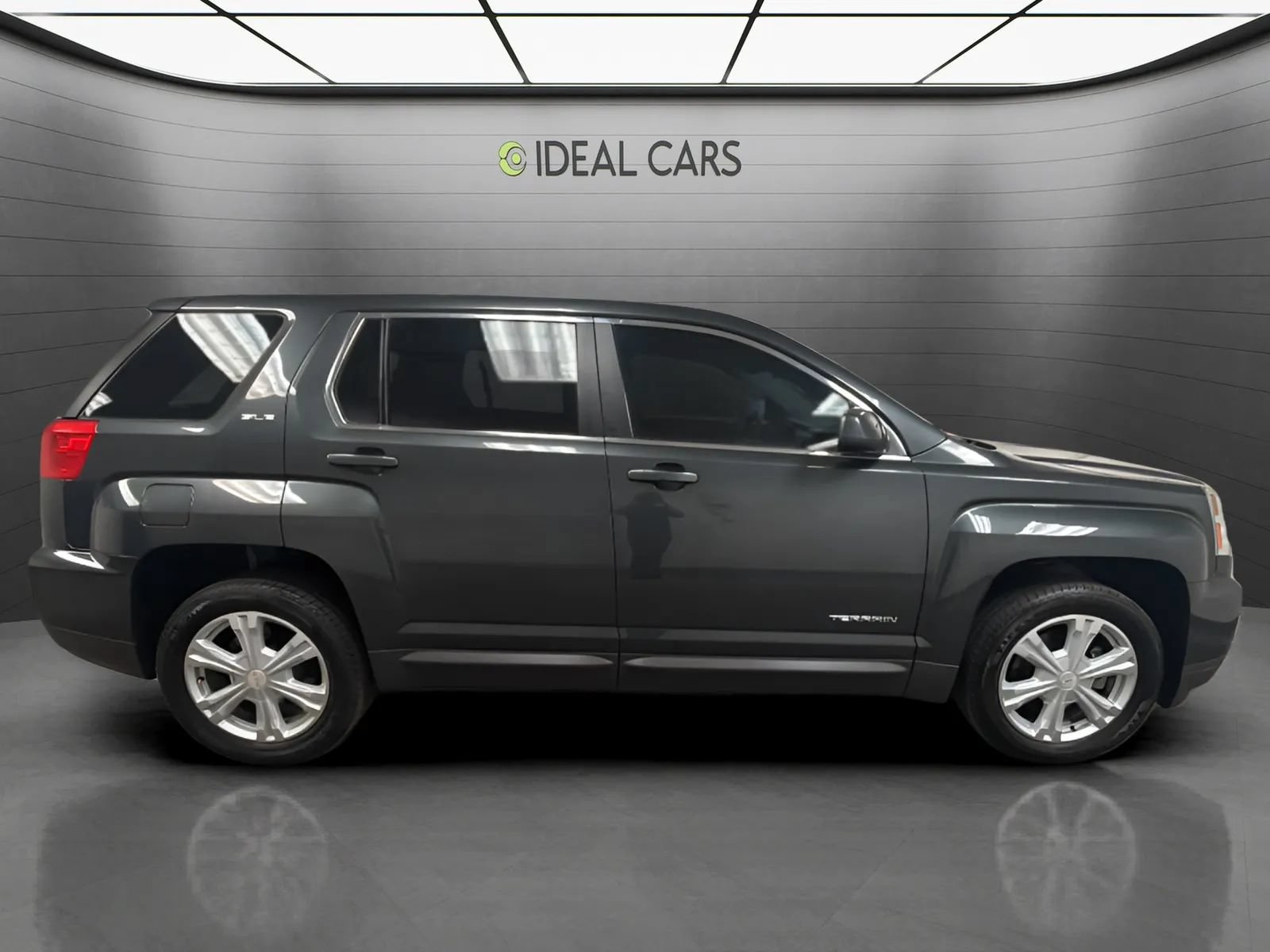 Used 2017 GMC Terrain SLE FWD image 4