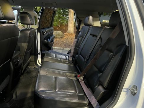 Used 2017 GMC Yukon SLT image 21