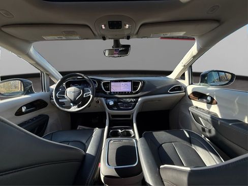 Used 2024 Chrysler Pacifica Limited FWD image 28