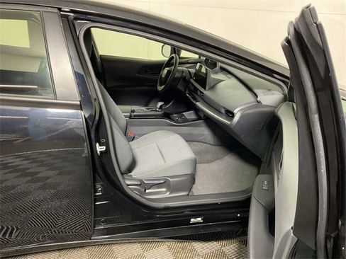 Used 2025 Toyota Prius LE image 34