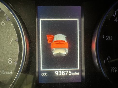 Used 2017 Toyota Highlander XLE image 5