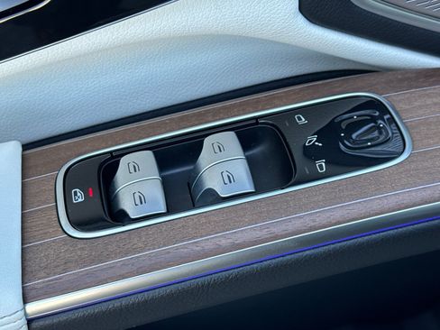 Certified 2023 Mercedes-Benz EQS 580 4MATIC Sedan image 12