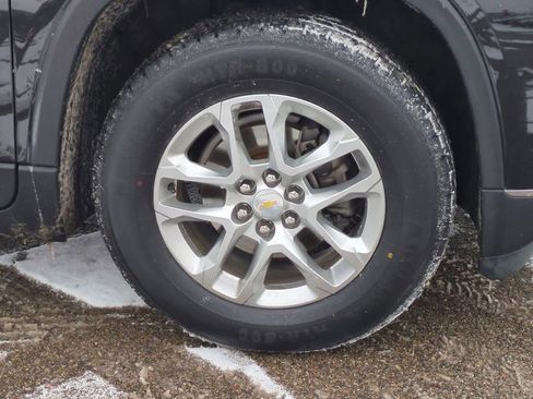 Used 2020 Chevrolet Traverse LT image 13