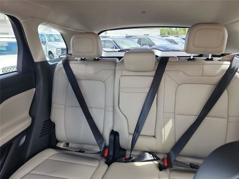 New 2026 Lincoln Corsair Premiere image 19