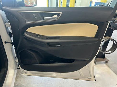 Used 2022 Ford Edge SEL w/ Convenience Package image 32