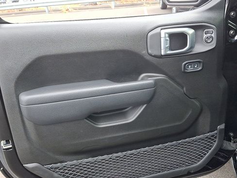 Certified 2024 Jeep Gladiator Sport image 12