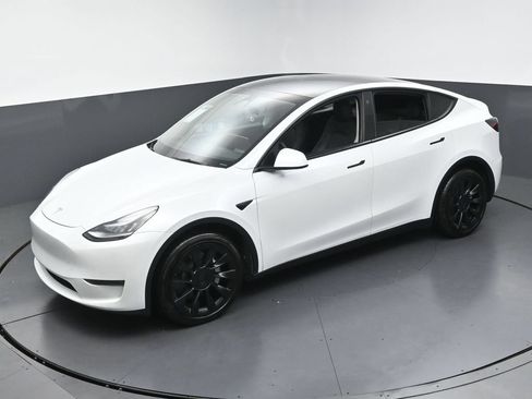 Used 2023 Tesla Model Y Long Range AWD/4WD image 38