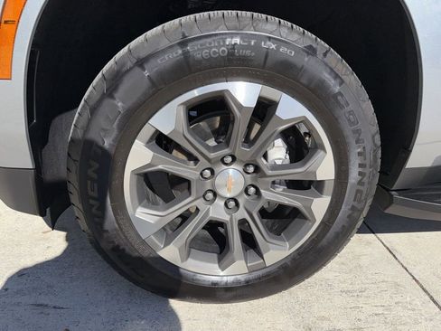 Used 2025 Chevrolet Suburban LS image 40