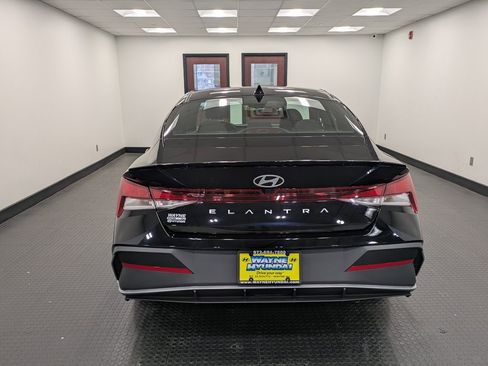 Certified 2025 Hyundai Elantra Sport image 5