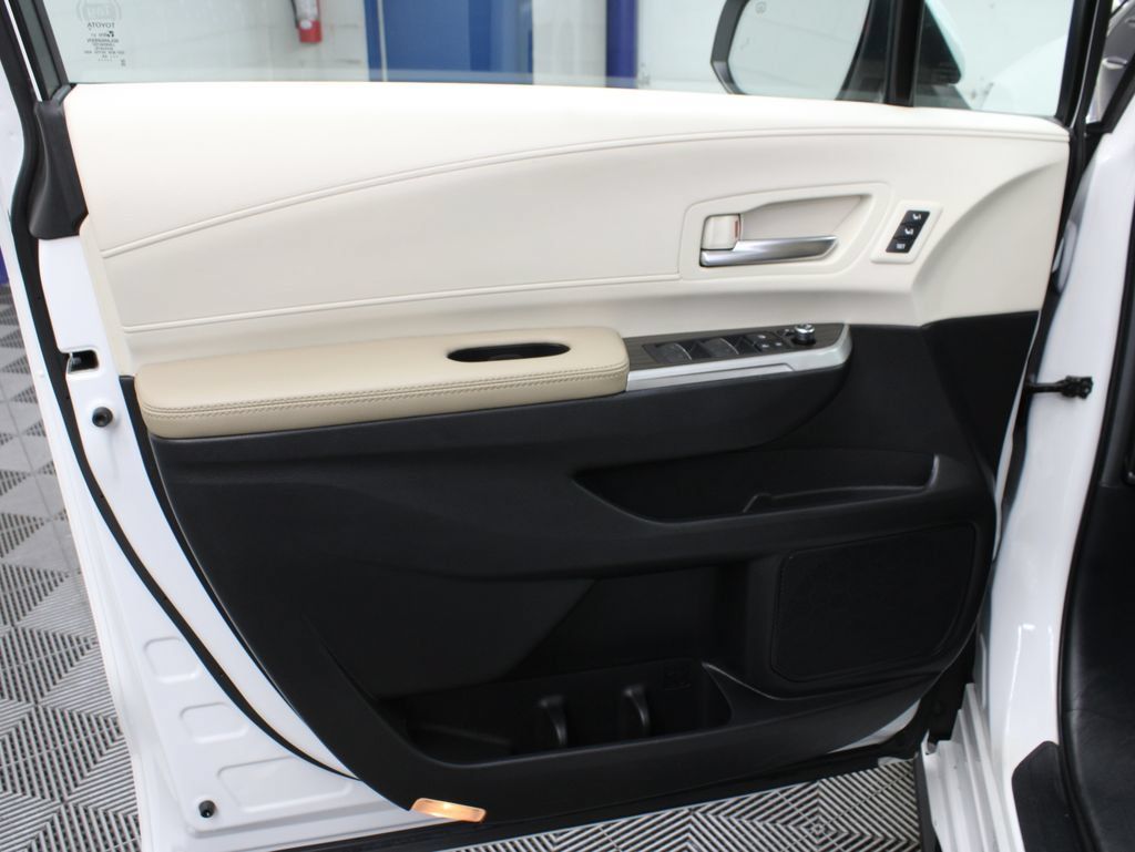 Used 2024 Toyota Sienna Limited AWD/4WD image 65