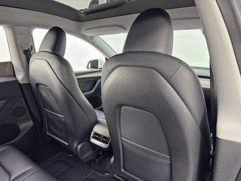 Used 2023 Tesla Model Y Long Range image 36