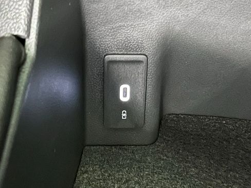 New 2026 Volkswagen Atlas Cross Sport SEL R-Line image 15