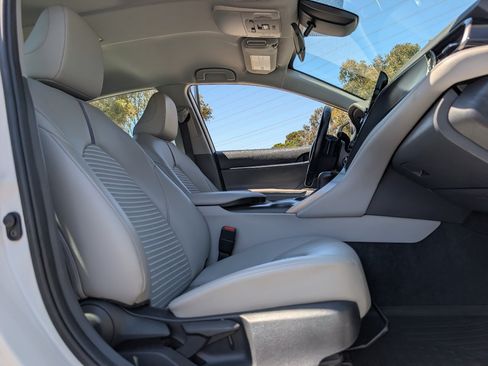 Used 2023 Toyota Camry SE FWD image 8