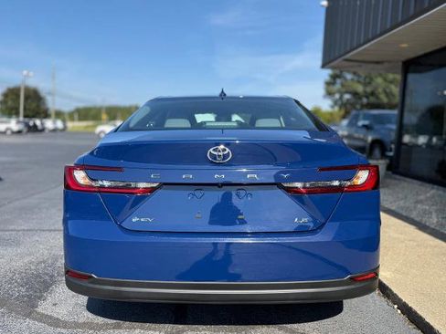 Used 2025 Toyota Camry LE image 3