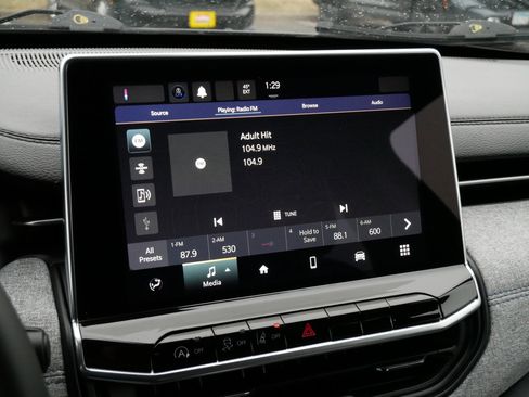 Used 2023 Jeep Compass Latitude image 22