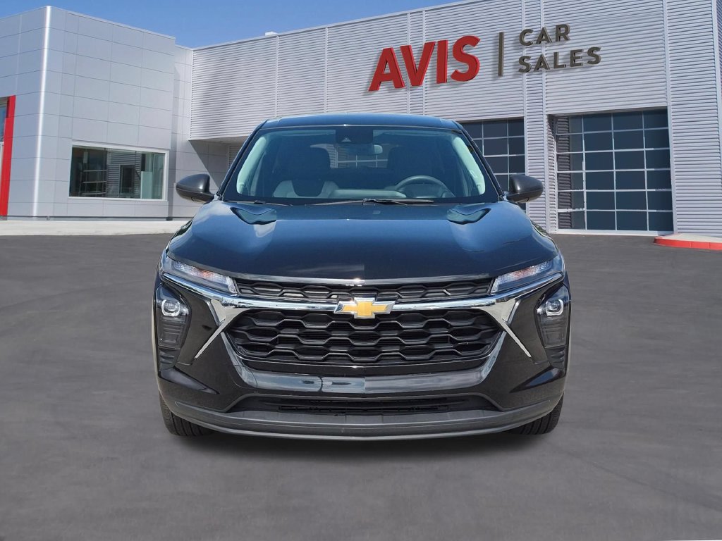Used 2025 Chevrolet Trax LS FWD image 2
