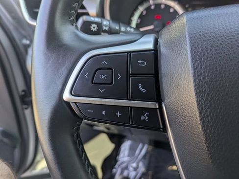 Used 2024 Toyota Highlander LE AWD/4WD image 26