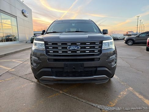 Used 2017 Ford Explorer XLT w/ Equipment Group 202A image 8