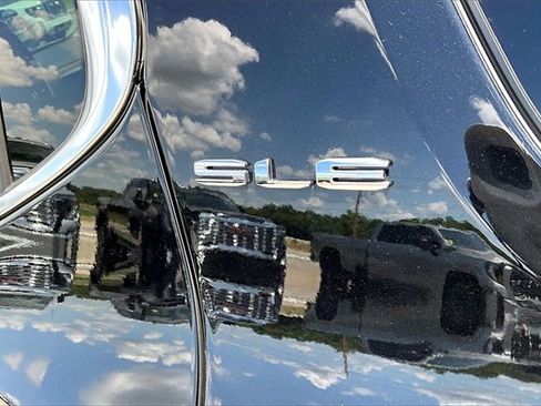 Used 2023 GMC Acadia SLE image 24