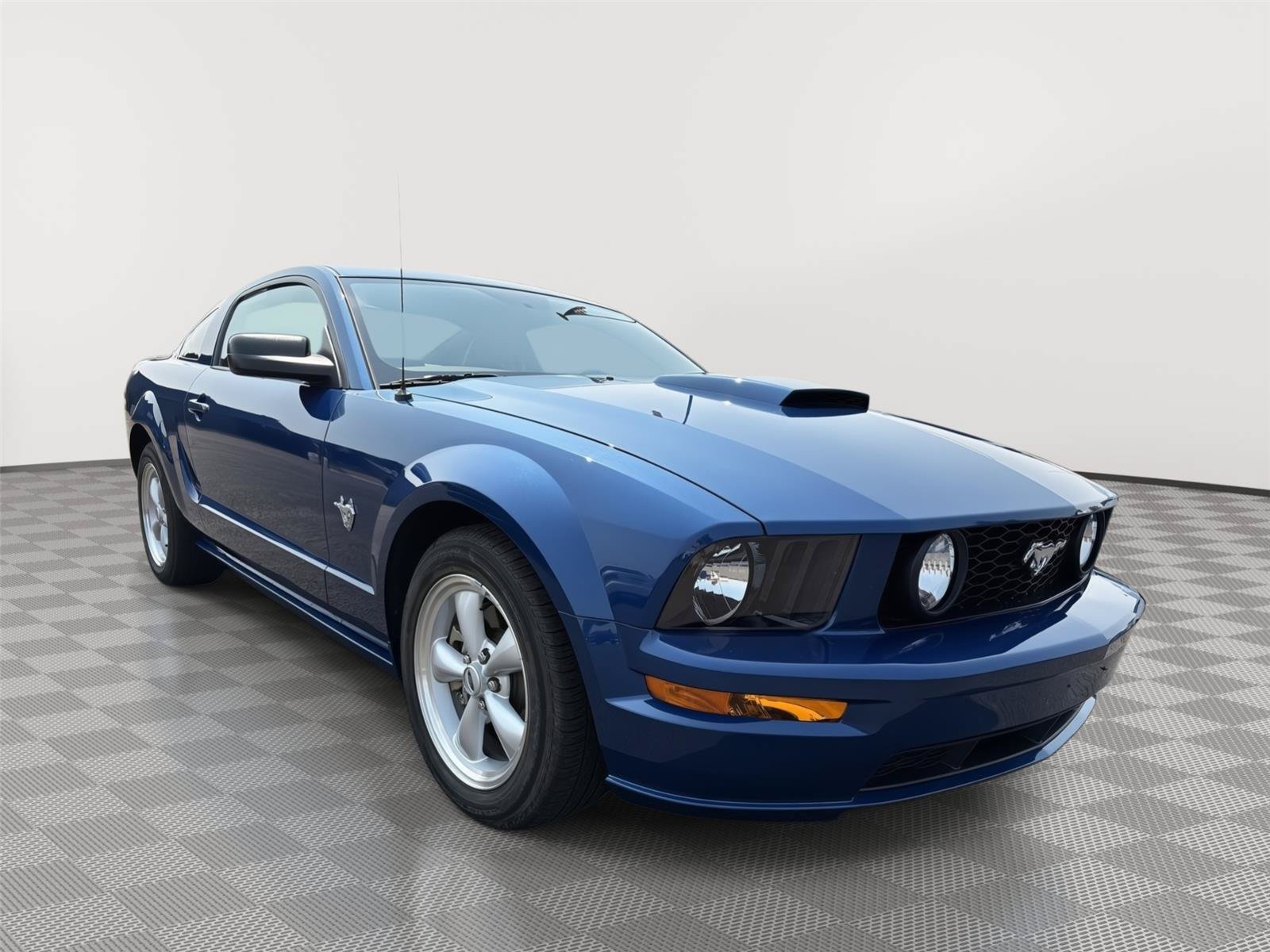 Used 2009 Ford Mustang GT RWD image 3
