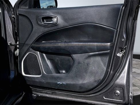 Used 2019 Jeep Compass Limited image 25