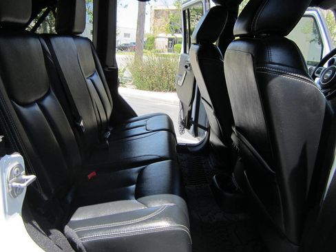 Used 2017 Jeep Wrangler Unlimited Rubicon AWD/4WD image 22