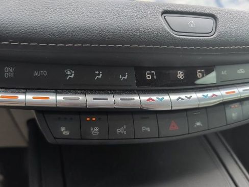 Used 2021 Cadillac XT4 Premium Luxury FWD image 18