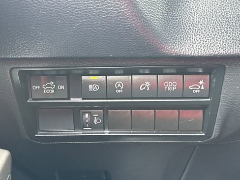 Used 2023 Toyota Tundra SR5 w/ SR5 Convenience Package AWD/4WD image 32
