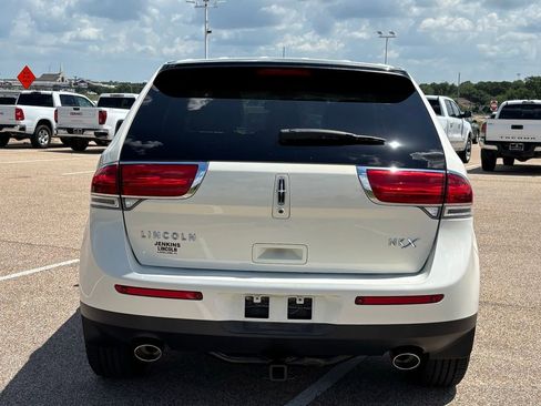 Used 2012 Lincoln MKX FWD image 5