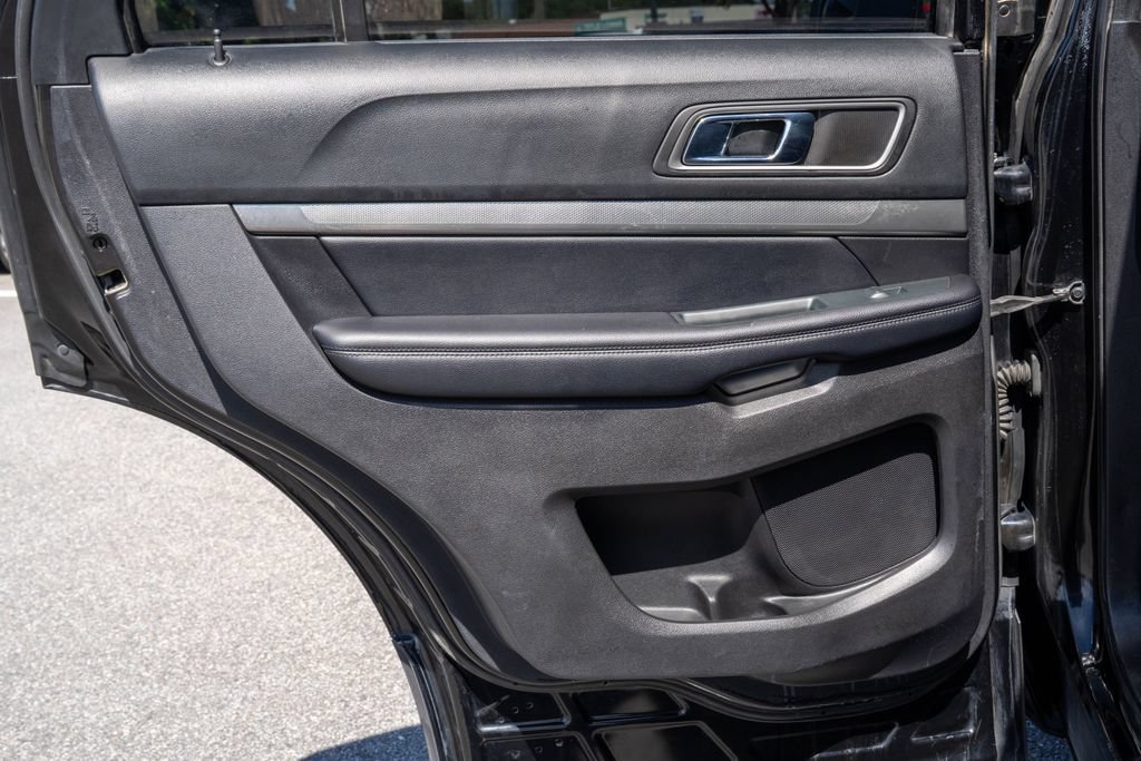 Used 2018 Ford Explorer XLT w/ Equipment Group 201A FWD image 11