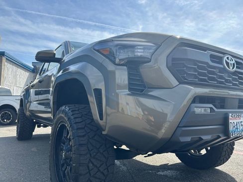 Used 2024 Toyota Tacoma TRD Sport AWD/4WD image 33