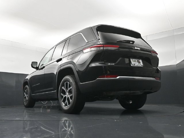 Used 2023 Jeep Grand Cherokee Limited w/ Trailer Tow Prep Group (B) AWD/4WD image 22