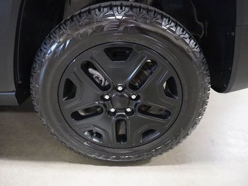 Used 2017 Jeep Renegade Trailhawk image 9