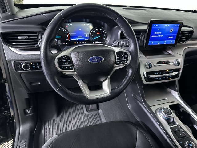 Used 2023 Ford Explorer XLT AWD/4WD image 21